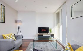Lovely Apartment - Private Parking - Stadium Views